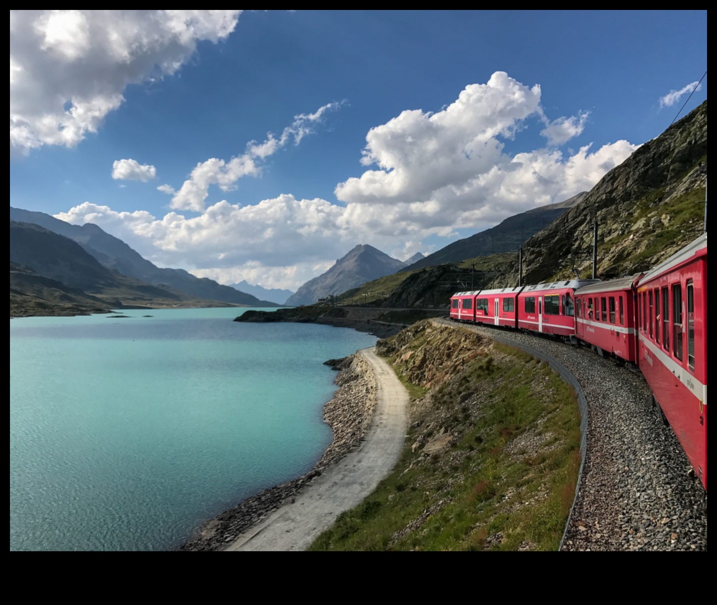 Urban Wanderers: Toplu Taşıma'da Şehrin Kalp Atışını Keşfetmek